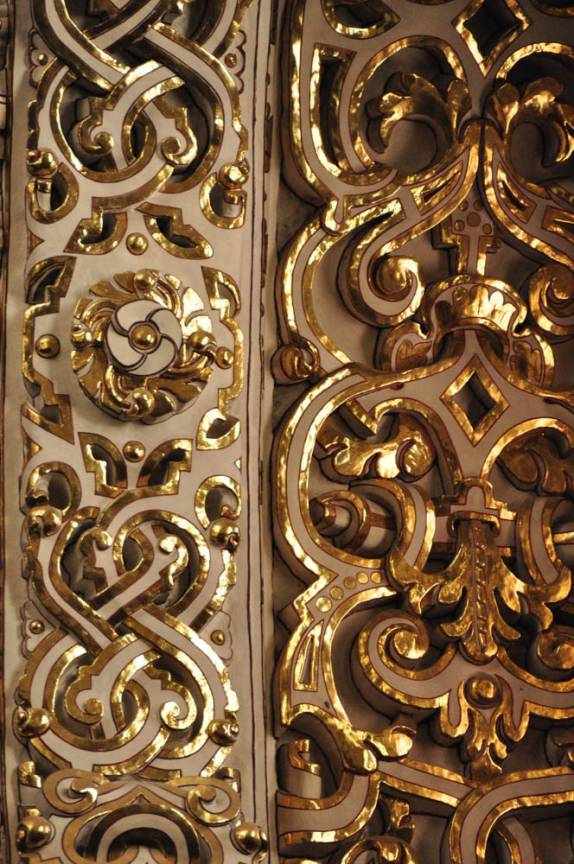 Detalhes em ouro da decoração barroca na Capilla del Rosário. Puebla, México